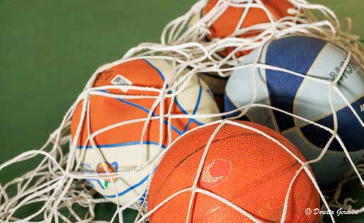 CALENDARIO 2024 LO SPORT è PER TUTTI.
IN COPERTINA FOTO:  
PALLONI DA BASKET IN UNA RETE